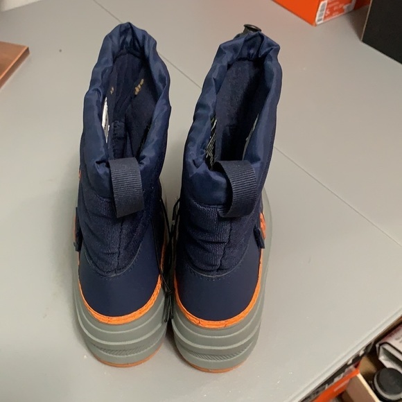 Cat &Jack waterproof boots NWT Velcro close Sz 2 - Picture 2 of 13